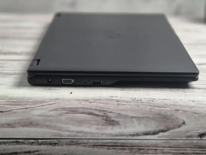 Ультрабук Fujitsu Lifebook E559 / 15.6" (1920x1080) IPS / Intel Core i5-8265U (4 (8) ядра по 1.6 - 3.9 GHz) / 8 GB DDR4 / 256 GB SSD / Intel UHD Graphics 620 / WebCam б/в - зображення 4