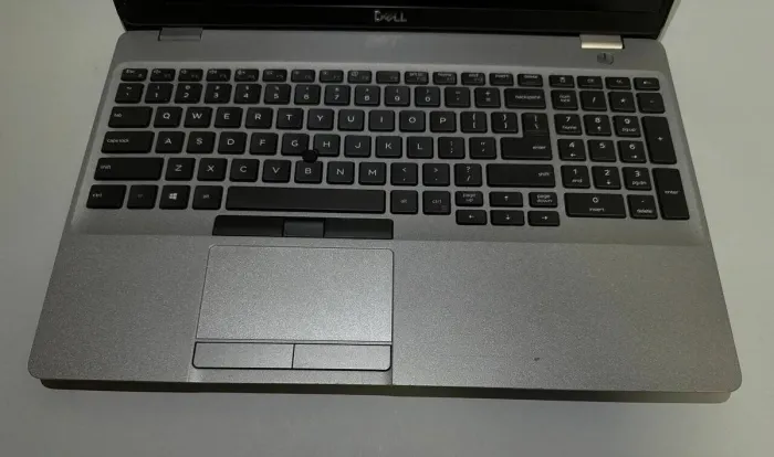 Мобільна робоча станція Б-клас Dell Precision 3551 / 15.6" (1920x1080) IPS / Intel Core i9-10885H (8 (16) ядер по 2.4 - 5.3 GHz) / 16 GB DDR4 / 128 GB SSD + 1000 HDD / nVidia Quadro P620, 4 GB GDDR5, 128-bit / WebCam б/в - зображення 3