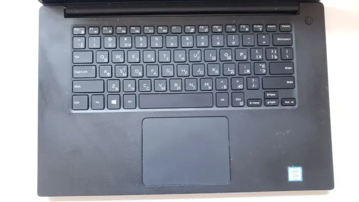 Мобільна робоча станція Dell Precision 5520 / 15.6" (3840x2160) IPS Touch / Intel Xeon E3-1505M v5 (4 (8) ядра по 2.8 - 3.7 GHz) / 32 GB DDR4 / 512 GB SSD / nVidia Quadro M1200, 4 GB GDDR5, 128-bit / WebCam б/в - зображення 3