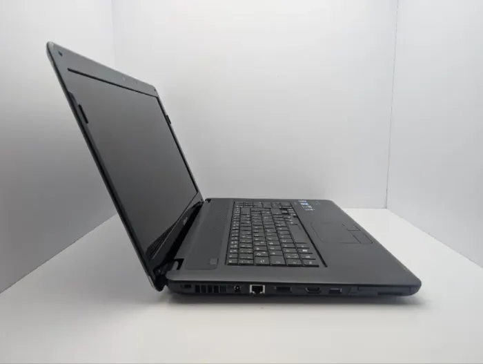 Ноутбук Medion Akoya P7618 / 17.3" (1600x900) TN / Intel Core i5-480M (2 (4) ядра по 2.66 - 2.93 GHz) / 6 GB DDR3 / 750 GB HDD / nVidia GeForce GT 540M, 1 GB GDDR3, 128-bit / WebCam / АКБ не тримає б/в - зображення 4
