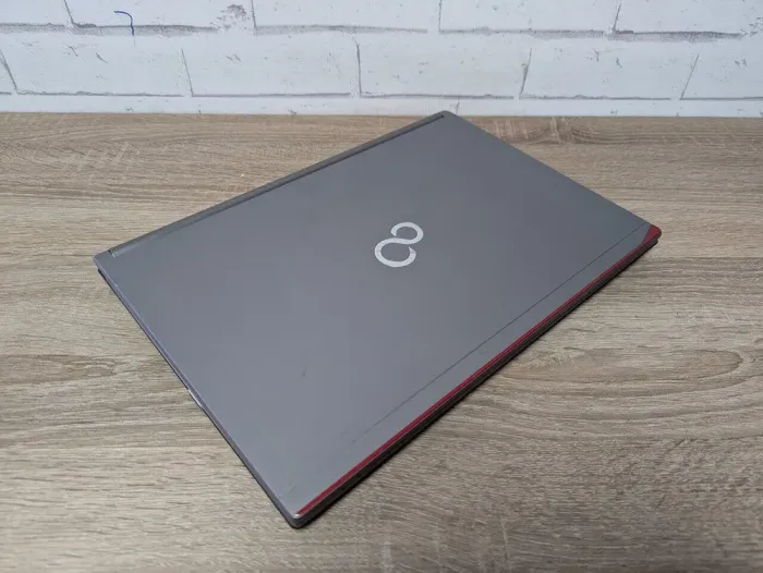 Ноутбук Б-клас Fujitsu LifeBook E746 / 14" (1366x768) TN / Intel Core i5-6200U (2 (4) ядра по 2.3 - 2.8 GHz) / 8 GB DDR4 / 128 GB SSD / Intel HD Graphics 520 / WebCam б/в - зображення 9