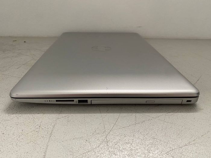 Ноутбук HP 17-ca1004ng / 17.3" (1920x1080) IPS / AMD Ryzen 5 3500U (4 (8) ядра по 2.1 - 3.7 GHz) / 16 GB DDR4 / 256 GB SSD / AMD Radeon Vega 8 Graphics / WebCam б/в - зображення 4