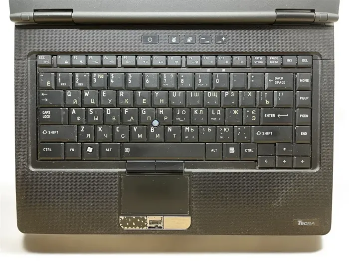 Ноутбук Toshiba Tecra M11 / 14" (1366x768) TN / Intel Core i3-370M (2 (4) ядра по 2.4 GHz) / 4 GB DDR3 / 120 GB SSD / Intel HD Graphics / WebCam б/в - зображення 3