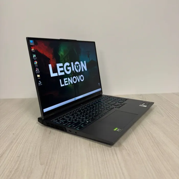 Ігровий ноутбук Б-класу Lenovo Legion 5 Pro 16ITH6H / 16" (2560x1600) IPS / Intel Core i9-11950H (8 (16) ядер по 2.1 - 5.0 GHz) / 16 GB DDR4 / 512 GB SSD NVMe / nVidia GeForce RTX 3070, 8 GB GDDR6, 256-bit / WebCam б/в - зображення 4
