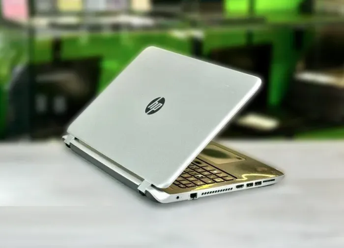 Ноутбук HP Pavilion 15-p258nl / 15.6" (1366x768) TN / Intel Core i7-5500U (2 (4) ядра по 2.4 - 3.0 GHz) / 16 GB DDR3 / 1000 GB SSD / nVidia GeForce 840M, 4 GB DDR3, 64-bit / WebCam / DVD-RW / Win 10 Home б/в - зображення 5