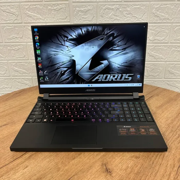 Ігровий ноутбук Б-клас Gigabyte Aorus 15P XD / 15.6" (1920x1080) IPS / Intel Core i7-11800H (8 (16) ядер по 2.3 - 4.6 GHz) / 32 GB DDR4 / 1000 GB SSD / nVidia GeForce RTX 3070, 8 GB GDDR6, 256-bit / WebCam б/в - зображення 2