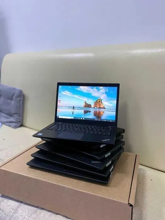 Ноутбук Lenovo ThinkPad T460s / 14" (1920x1080) IPS / Intel Core i5-6300U (2 (4) ядра по 2.4 - 3.0 GHz) / 8 GB DDR4 / 256 GB SSD / Intel HD Graphics 520 / WebCam / HDMI / Два АКБ / Windows 10 Pro б/в - зображення 2