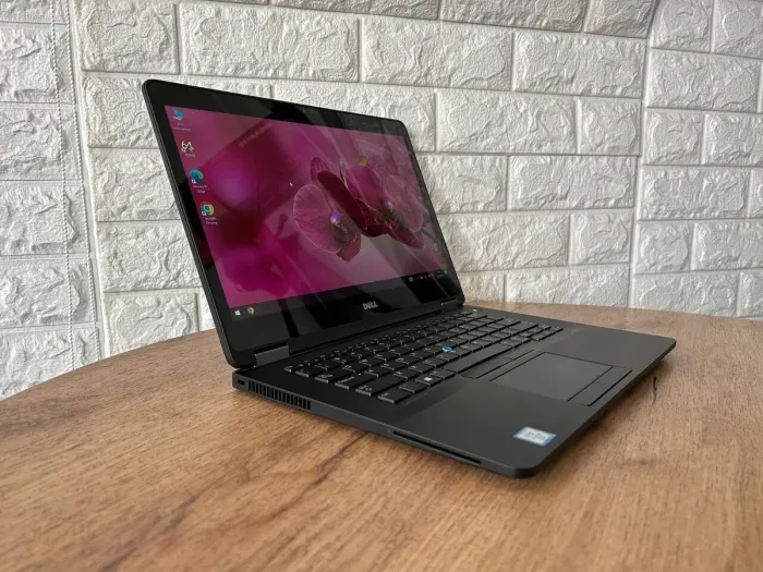 Ультрабук Б-клас Dell Latitude E7470 / 14" (2560x1440) IPS Touch / Intel Core i5-6300U (2 (4) ядра по 2.4-3 GHz) / 8 GB DDR4 / 256 GB SSD M.2 / Intel HD Graphics 520 / WebCam / HDMI б/в - зображення 4