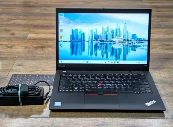 Ультрабук Lenovo ThinkPad T490 / 14" (1920x1080) IPS / Intel Core i5-8365U (4 (8) ядра по 1.6 - 4.1 GHz) / 8 GB DDR4 / 256 GB SSD / Intel UHD Graphics 630 / WebCam / Win 10 Pro б/в - зображення 2