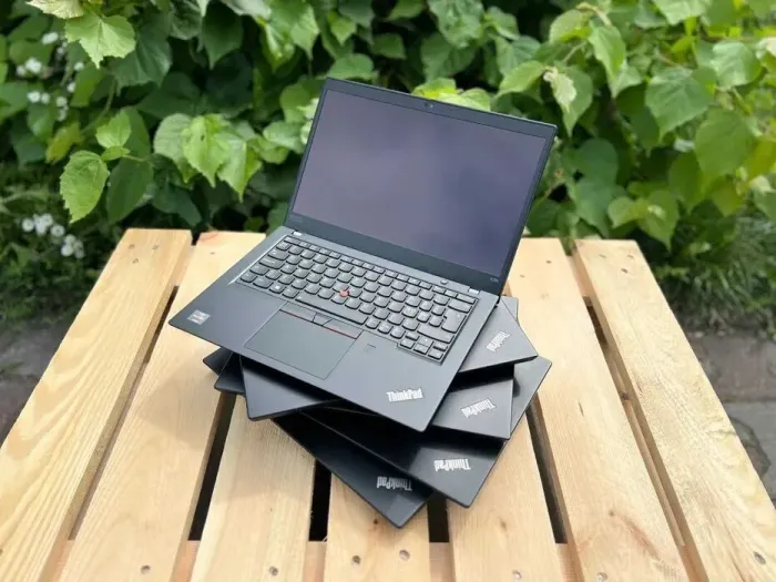 Ультрабук Lenovo ThinkPad X395 / 13.3" (1920x1080) IPS / AMD Ryzen 5 PRO 3500U (4 (8) ядра по 2.1 - 3.7 GHz) / 16 GB DDR4 / 256 GB SSD M.2 / AMD Radeon RX Vega 8 Graphics / WebCam / Windows 10 Pro б/в - зображення 2