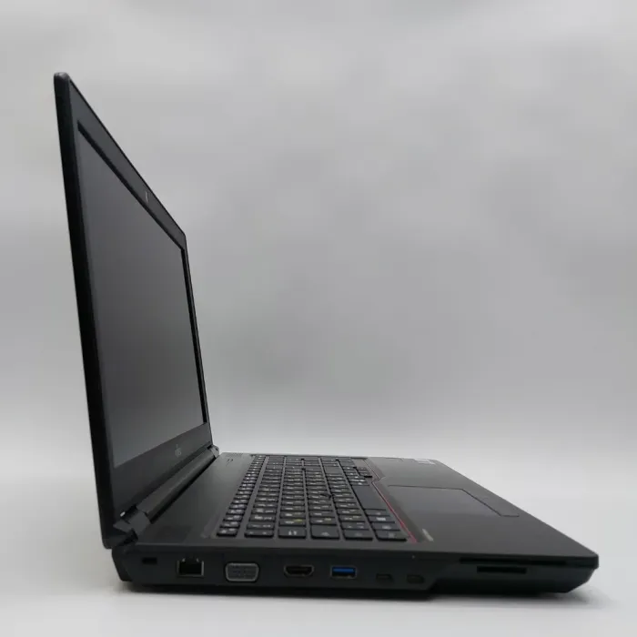 Мобільна робоча станція Fujitsu Celsius H780 / 15.6" (1920x1080) IPS / Intel Core i7-8750H (6 (12) ядер по 2.2 - 4.1 GHz) / 32 GB DDR4 / 512 GB SSD / nVidia Quadro P600, 4 GB GDDR5, 128-bit / WebCam / Windows 11 Pro б/в - зображення 4