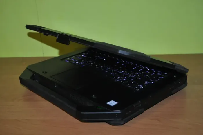 Захищений ноутбук Dell Latitude 5414 Rugged / 14" (1366x768) TN / Intel Core i5-6300U (2 (4) ядра по 2.4 - 3.0 GHz) / 16 GB DDR4 / 1000 GB SSD / Intel HD Graphics 520 / WebCam / Wi-Fi / Bluetooth / Windows 11 Pro б/в - зображення 15