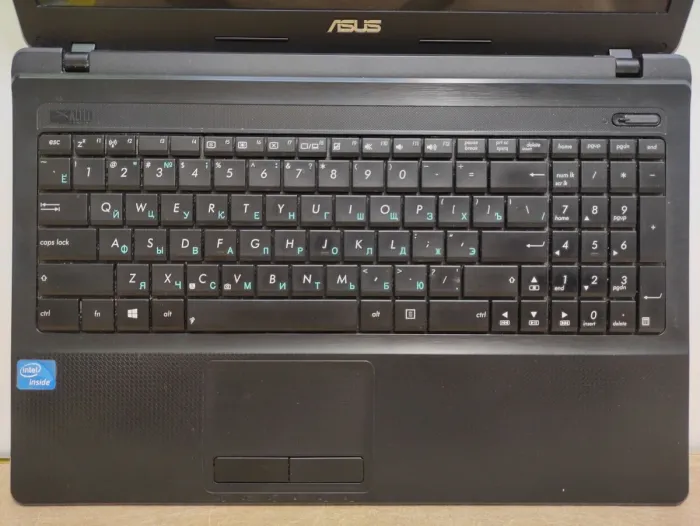 Ноутбук Asus X54C / 15.6" (1366x768) TN / Intel Celeron B820 (2 ядра по 1.7 GHz) / 6 GB DDR3 / 120 GB SSD / Intel HD Graphics / WebCam / АКБ не тримає б/в - зображення 3