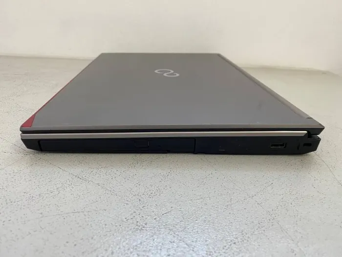 Мобільна робоча станція Fujitsu Celsius H730 / 15.6" (1920x1080) IPS / Intel Core i7-4800MQ (4 (8) ядра по 2.7 - 3.7 GHz) / 32 GB DDR3 / 256 GB SSD / nVidia Quadro K1100M, 2 GB GDDR5, 128-bit / WebCam / DVD-ROM б/в - зображення 4