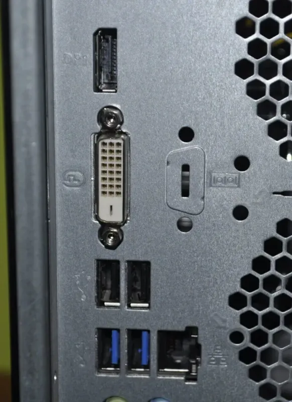 Комп'ютер Fujitsu Esprimo P558 E85 Tower / Intel Core i3-8100 (4 ядра по 3.6 GHz) / 8 GB DDR4 / 240 GB SSD / Intel UHD Graphics 630 / Windows 11 Pro б/в - зображення 10