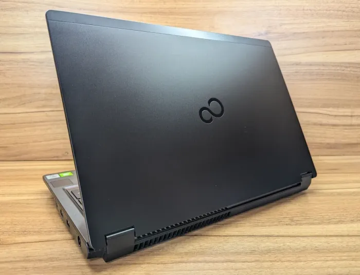 Ноутбук Fujitsu Celsius H7510 / 15.6" (1920x1080) IPS / Intel Core i7-10850H (6 (12) ядер по 2.7 - 5.1 GHz) / 64 GB DDR4 / 512 GB SSD + 512 GB SSD / nVidia Quadro T1000, 4 GB GDDR6, 128-bit / WebCam / Windows 10 б/в - зображення 6