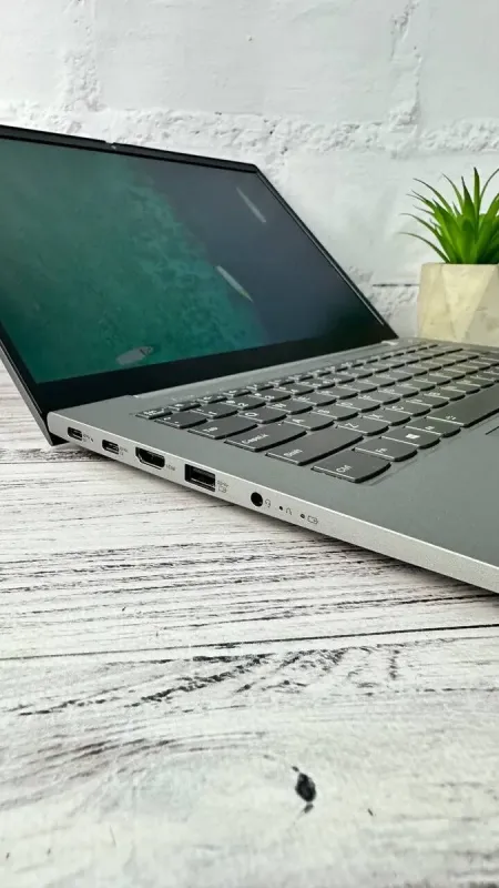 Ультрабук Lenovo ThinkBook 14 G2 / 14" (1920x1080) IPS / AMD Ryzen 5 4500U (6 ядер по 2.3 - 4.0 GHz) / 8 GB DDR4 / 256 GB SSD / AMD Radeon RX Vega 6 Graphics / WebCam б/в - зображення 3