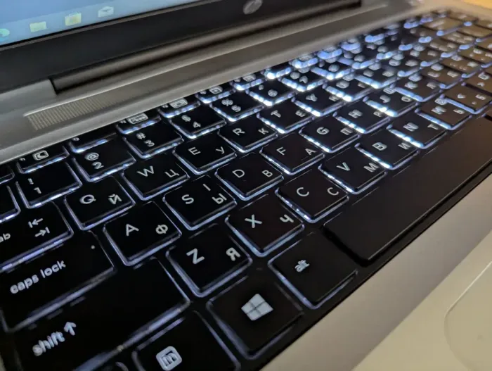 Ноутбук HP ProBook 640 G2 / 14" (1920x1080) IPS / Intel Core i7-6600U (2 (4) ядра по 2.6 - 3.4 GHz) / 8 GB DDR4 / 240 GB SSD / Intel HD Graphics 520 / TouchID / WebCam / Windows 10 б/в - зображення 6