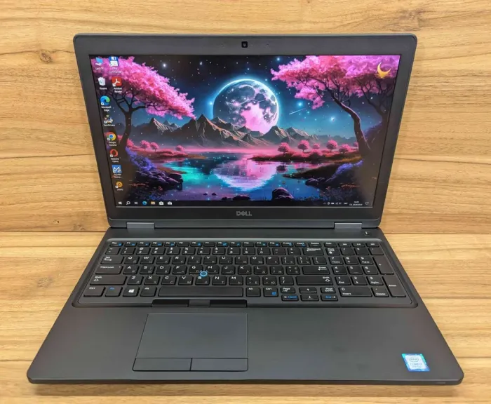 Ноутбук Dell Latitude 5590 / 15.6" (1920x1080) IPS / Intel Core i7-8650U (4 (8) ядра по 1.9 - 4.2 GHz) / 16 GB DDR4 / 512 GB SSD / nVidia GeForce MX130, 2 GB GDDR5, 64-bit / WebCam / Windows 10 б/в - зображення 2