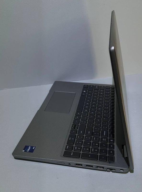 Ультрабук Dell Latitude 5530 / 15.6" (1920x1080) IPS / Intel Core i7-1265U (10 (12) ядер по 3.6 - 4.8 GHz) / 16 GB DDR4 / 256 GB SSD M.2 / Intel Iris Xe Graphics / WebCam / Win 11 Pro б/в - зображення 5