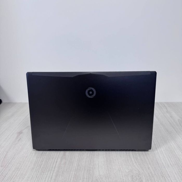 Ігровий ноутбук Origin Evo-15S P950HR-U / 15,6" (3840x2160) IPS / Intel Core i7-7700HQ (4 (8) ядра по 2,8 - 3,8 ГГц) / 16 ГБ DDR4 / 500 ГБ SSD / nVidia GeForce GTX 1070 Max-Q, 8 ГБ GDDR5, 256-біт / Веб-камера б/в - зображення 3