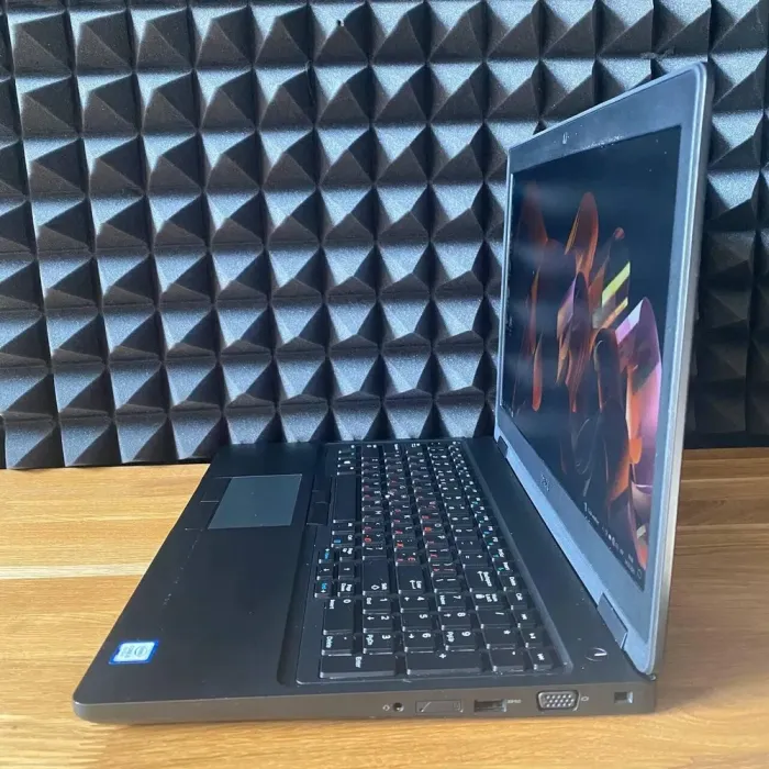 Ноутбук Dell Latitude 5580 / 15.6" (1920x1080) TN / Intel Core i5-8250U (4 (8) ядра по 1.6 - 3.4 GHz) / 16 GB DDR4 / 128 GB SSD / Intel HD Graphics 620 / WebCam б/в - зображення 6