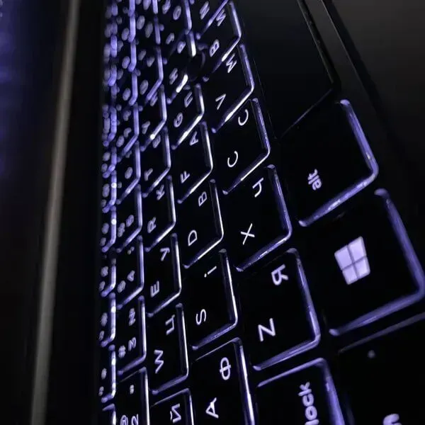 Мобільна робоча станція Б-клас HP zBook 17 G5 / 17.3" (1920x1080) IPS / Intel Core i7-8850H (6 (12) ядер по 2.6 - 4.3 GHz) / 32 GB DDR4 / 512 GB SSD / nVidia Quadro P1000, 4 GB GDDR5, 256-bit / WebCam / Fingerprint б/в - зображення 6