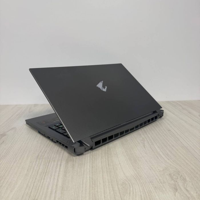 Ігровий ноутбук Gigabyte Aorus 17G XC / 17.3" (1920x1080) IPS / Intel Core i7-10870H (8 (16) ядер по 2.2 - 5.0 GHz) / 32 GB DDR4 / 512 GB SSD NVMe / nVidia GeForce RTX 3070, 8 GB GDDR6, 256-bit / WebCam б/в - зображення 6