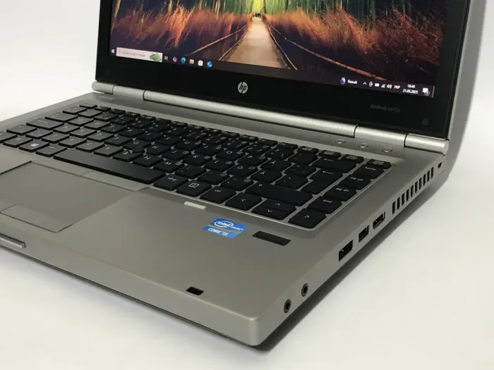 Ноутбук Б-клас HP EliteBook 8470p / 14" (1600x900) TN / Intel Core i5-3210M (2 (4) ядра по 2.5 - 3.1 GHz) / 8 GB DDR3 / 320 GB HDD / Intel HD Graphics 4000 / WebCam / DVD-ROM б/в - зображення 9