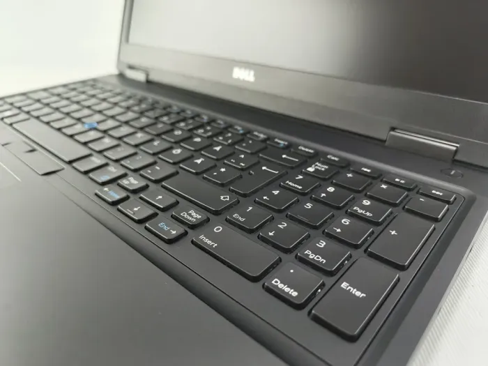 Ігровий ноутбук Dell Latitude E5580 / 15.6" (1920x1080) IPS / Intel Core i7-7820HQ (4 (8) ядра по 2.9 - 3.9 GHz) / 16 GB DDR4 / 240 GB SSD / nVidia GeForce 940MX, 2 GB GDDR5, 64-bit / WebCam б/в - зображення 3