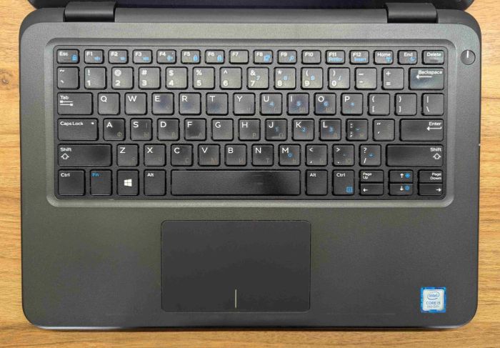 Ноутбук Dell Latitude 3300 / 13.3" (1366x768) TN / Intel Core i5-8250U (4 (8) ядра по 1.6 - 3.4 GHz) / 8 GB DDR4 / 240 GB SSD / Intel HD Graphics 620 / WebCam / Windows 10 б/в - зображення 3