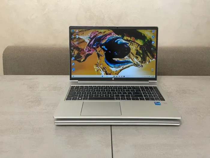 Ультрабук Б-клас HP ProBook 650 G8 / 15.6" (1920x1080) IPS / Intel Core i5-1135G7 (4 (8) ядра по 2.4 - 4.2 GHz) / 16 GB DDR4 / 256 GB SSD M.2 / Intel Iris Xe Graphics / WebCam / Fingerprint б/в - зображення 2