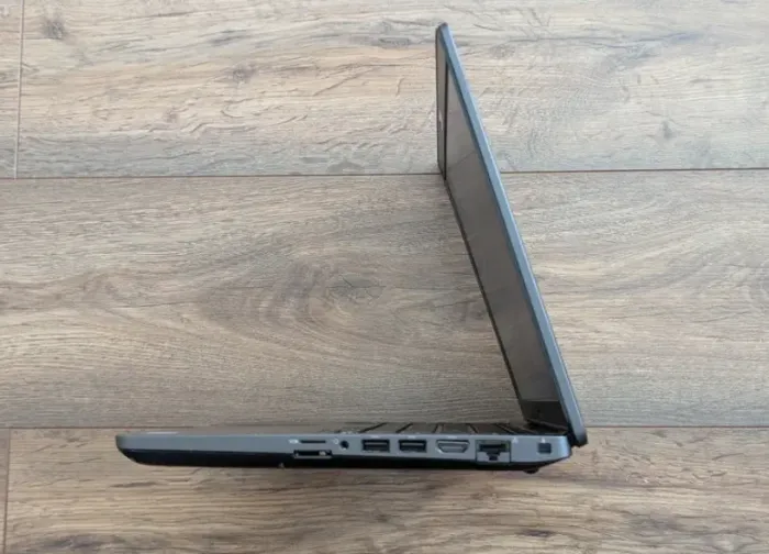 Ноутбук Б-клас Dell Latitude 5401 / 14" (1366x768) TN / Intel Core i5-9300H (4 (8) ядра по 2.4 - 4.1 GHz) / 8 GB DDR4 / 240 GB SSD / Intel UHD Graphics 630 / WebCam б/в - зображення 5