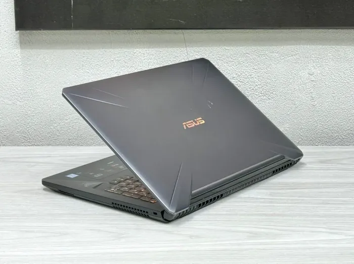 Ігровий ноутбук Asus TUF Gaming FX705G / 17.3" (1920x1080) IPS / Intel Core i5-8300H (4 (8) ядра по 2.3 - 4.0 GHz) / 16 GB DDR4 / 512 GB SSD M.2 / nVidia GeForce GTX 1060, 6 GB GDDR5, 192-bit / WebCam / Win 11 б/в - зображення 5