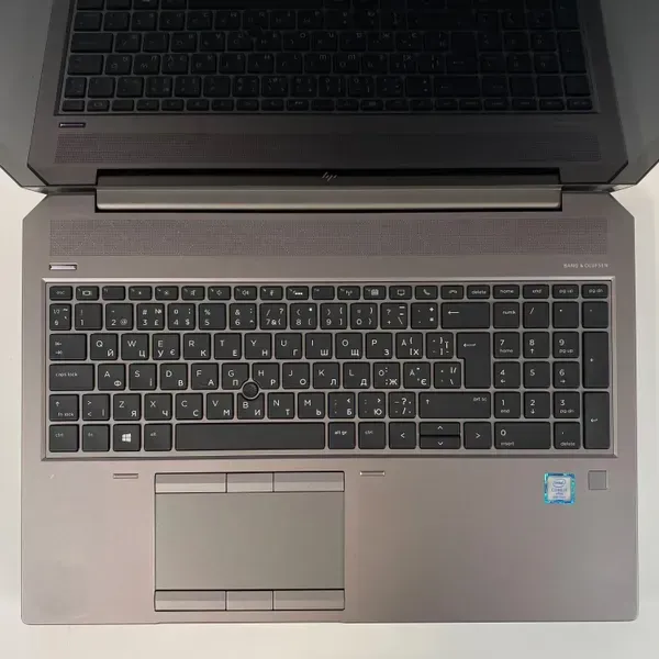 Мобільна робоча станція Б-класу HP zBook 15 G5 / 15.6" (1920x1080) IPS / Intel Core i7-8850H (6 (12) ядра по 2.6 - 4.3 GHz) / 16 GB DDR4 / 512 GB SSD / nVidia Quadro P2000, 4 GB GDDR5, 128-bit / WebCam / Fingerprint б/в - зображення 4