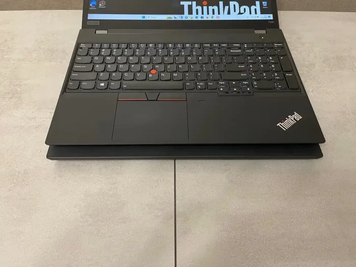 Ультрабук Lenovo ThinkPad T590 / 15.6" (1920x1080) IPS / Intel Core i7-8665U (4 (8) ядра по 1.9 - 4.8 GHz) / 16 GB DDR4 / 256 GB SSD M.2 / Intel UHD Graphics 620 / WebCam / HDMI б/в - зображення 4