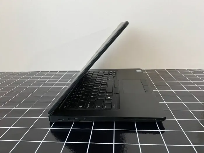 Ноутбук Б-клас Dell Latitude 5480 / 14" (1920x1080) IPS / Intel Core i5-6300U (2 (4) ядра по 2.4 - 3.0 GHz) / 8 GB DDR4 / 256 GB SSD / Intel HD Graphics 520 / WebCam / HDMI б/в - зображення 7