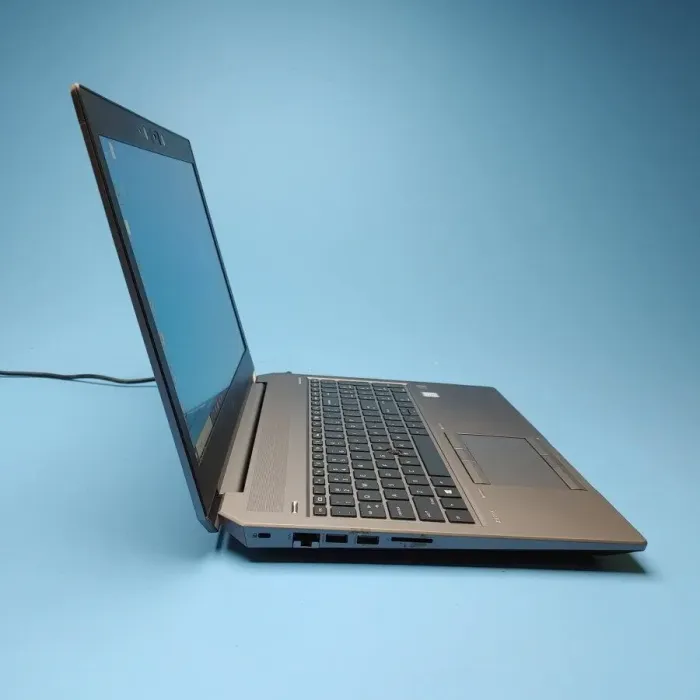 Мобільна робоча станція Б-клас HP ZBook Studio G5 / 15.6" (1920x1080) IPS / Intel Core i7-8850H (6 (12) ядер по 2.6 - 4.3 GHz) / 16 GB DDR4 / 480 GB SSD / nVidia Quadro P1000, 4 GB DDR5, 128-bit / WebCam / Win 10 Pro б/в - зображення 3