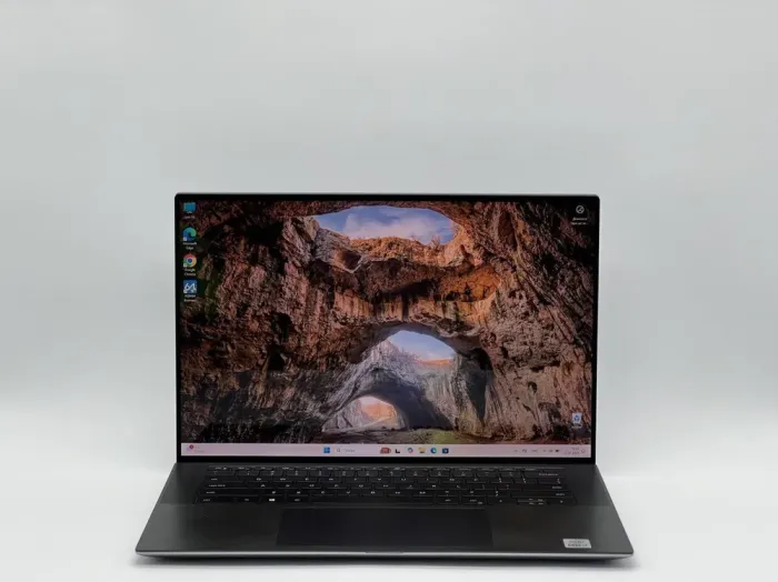 Мобільна робоча станція Dell Precision 5550 / 15.6" (3840x2400) IPS Touch / Intel Core i7-10750H (6 (12) ядер по 2.6 - 5.0 GHz) / 16 GB DDR4 / 480 GB SSD / nVidia Quadro T1000, 4 GB GDDR5, 128-bit / WebCam б/в - зображення 2