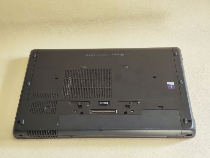 Мобільна робоча станція HP ZBook 17 G2 / 17,3" (1920x1080) TN / Intel Core i7-4810MQ (4 (8) ядра по 2,8 - 3,8 ГГц) / 32 ГБ DDR3 / 256 ГБ SSD / nVidia Quadro K3100M, 4 ГБ GDDR5, 256-біт / WebCam б/в - зображення 8