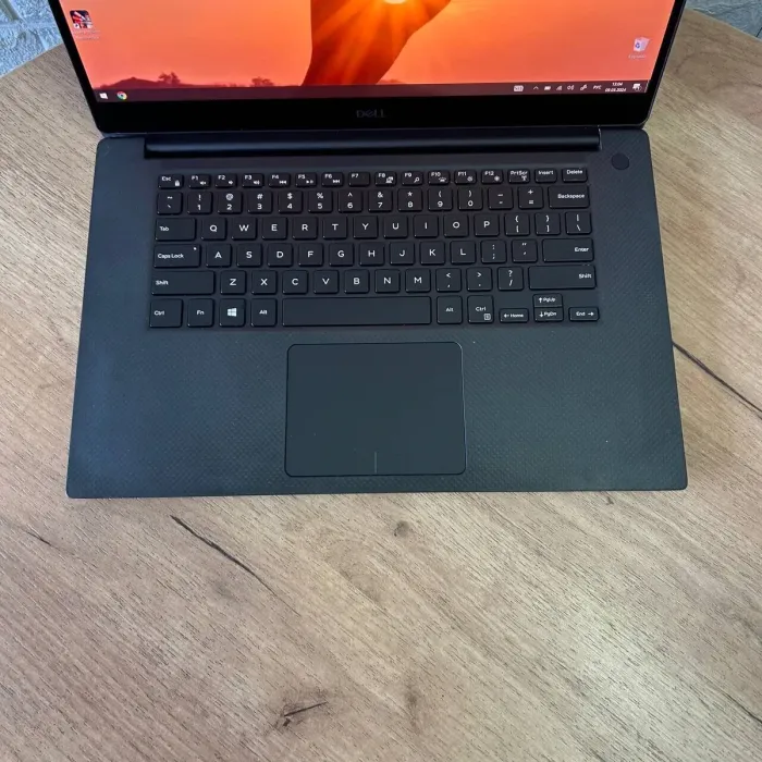 Мобільна робоча станція Б-клас Dell Precision 5540 / 15.6" (3840x2160) IPS Touch / Intel Xeon E-2276M (6 (12) ядер по 2.8 - 4.7 GHz) / 16 GB DDR4 / 512 GB SSD / nVidia Quadro T1000, 4 GB GDDR5, 128-bit / WebCam б/в - зображення 7
