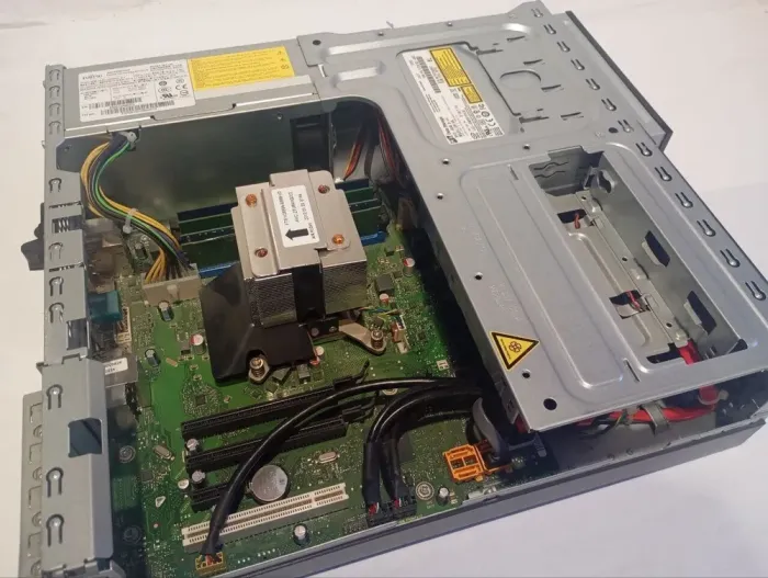 ПК Fujitsu Esprimo E700 E85+ SFF / Intel Core i5-2500S (4 ядра по 2.7 - 3.7 GHz) / 8 GB DDR3 / 240 GB SSD / Intel HD Graphics 2000 / DVD-RW б/в - зображення 5