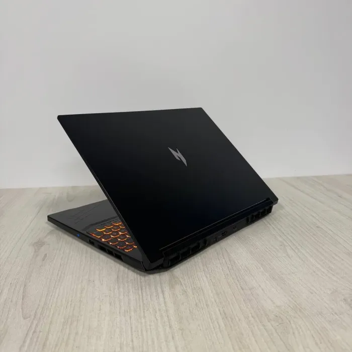Ігровий ноутбук Б-класу Acer Nitro V16 ANV16-41 / 16" (1920x1200) IPS / AMD Ryzen 5 8645HS (6 (12) ядер по 4,3 - 5,0 ГГц) / 16 ГБ DDR5 / 512 ГБ SSD / nVidia GeForce RTX 4060, 8 ГБ GDDR6, 128-біт / WebCam б/в - зображення 7