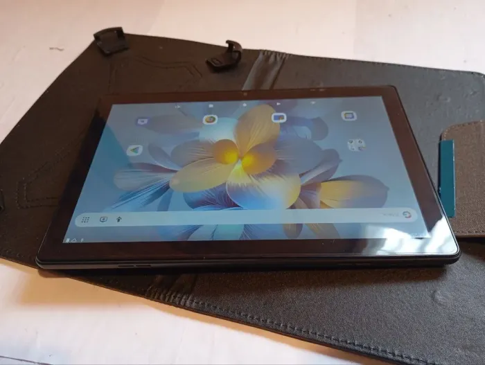 Планшет XGODY N01 / 10.1" (1280x800) IPS Touch / MediaTek MT8175B (4 ядра по 2.0 GHz) / 4 GB DDR3 / 64 GB eMMC / Mali G52 / WebCam / Android 11 б/в - зображення 2