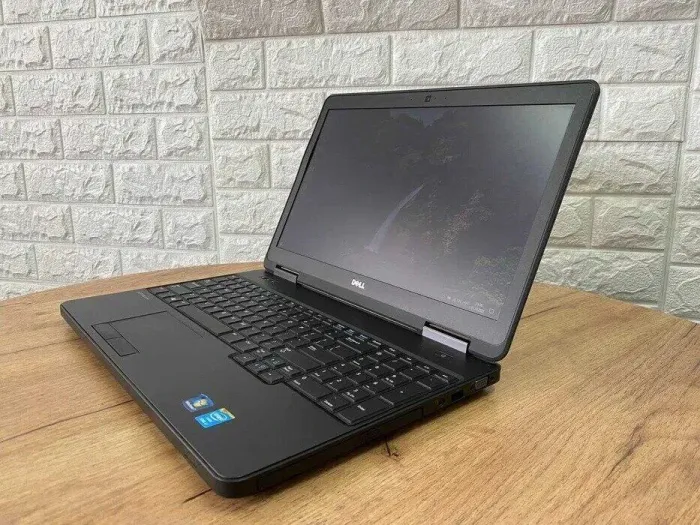 Ноутбук Dell Latitude E5540 / 15.6'' (1366x768) TN / Intel Core i3-4010U (2 (4) ядра по 1.7 GHz) / 4 GB DDR3 / 256 GB SSD / Intel HD Graphics 4400 / DVD-ROM / VGA - зображення 5