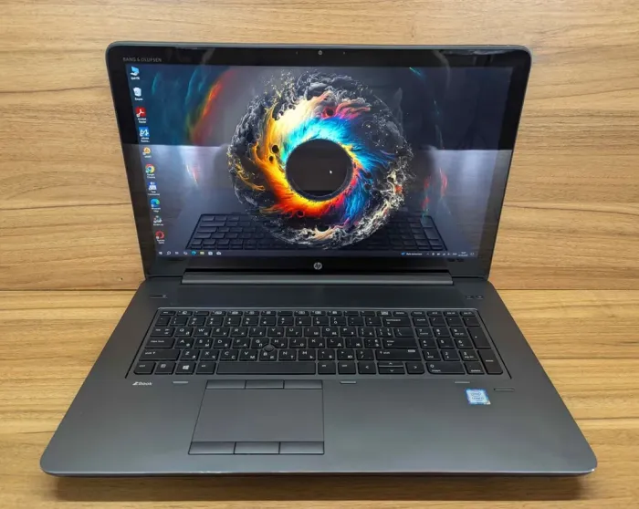 Мобільна робоча станція HP zBook 17 G3 / 17.3" (1920x1080) IPS Touch / Intel Core i7-6700HQ (4 (8) ядра по 2.6 - 3.5 GHz) / 32 GB DDR4 / 256 GB SSD + 500 GB HDD / nVidia Quadro M3000M, 4 GB GDDR5, 256-bit / Fingerprint / WebCam / Windows 10 б/в - зображення 2