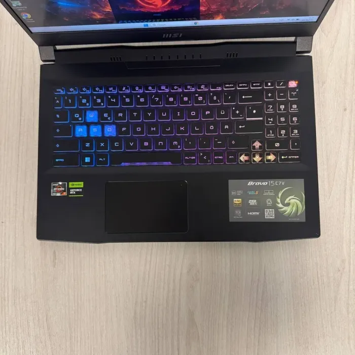 Ігровий ноутбук MSI Bravo 15 C7VFK / 15.6" (1920x1080) IPS / AMD Ryzen 7 7735HS (8 (16) ядер по 3,2 - 4,75 ГГц) / 16 ГБ DDR5 / 512 ГБ SSD NVMe / nVidia GeForce RTX 4060, 8 ГБ GDDR6, 128-bit / WebCam б/в - зображення 7