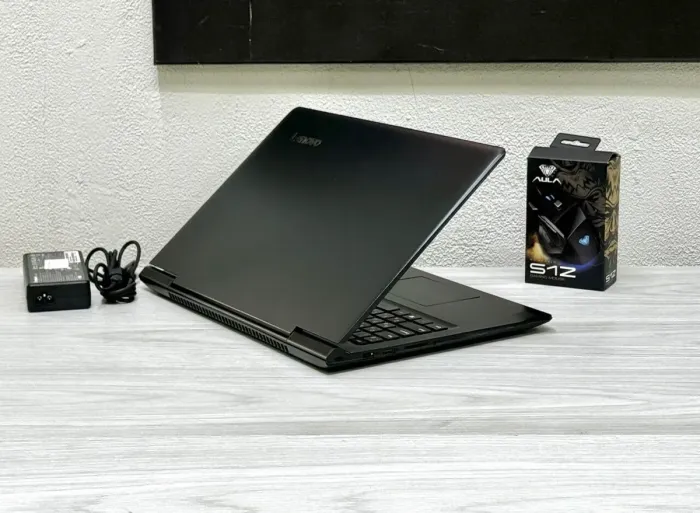 Ігровий ноутбук Lenovo IdeaPad 700-15ISK / 15.6" (1920x1080) IPS / Intel Core i5-6300HQ (4 ядра по 2.3 - 3.2 GHz) / 8 GB DDR4 / 256 GB SSD + 1000 GB HDD / nVidia GeForce GTX 950M, 4 GB DDR3, 128-bit / WebCam / Win 10 Home б/в - зображення 5