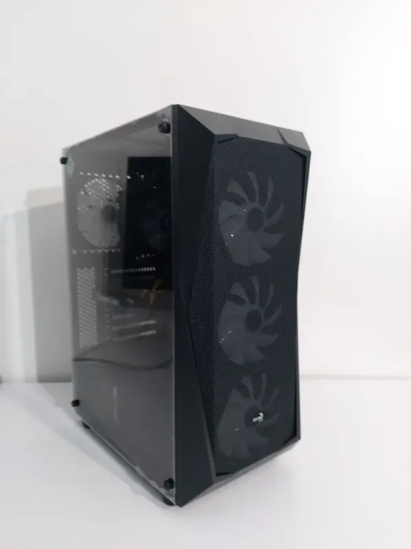 Ігровий ПК AeroCool PGS FALCON-A-BK-V1 FRGB Tower / Intel Core i5-8500 (6 ядер по 3.0 - 4.1 GHz) / 32 GB DDR4 / 256 GB SSD M.2 + 1000 GB SSD / AMD Radeon RX 5700, 8 GB GDDR6, 256-bit / 600W б/в - зображення 2