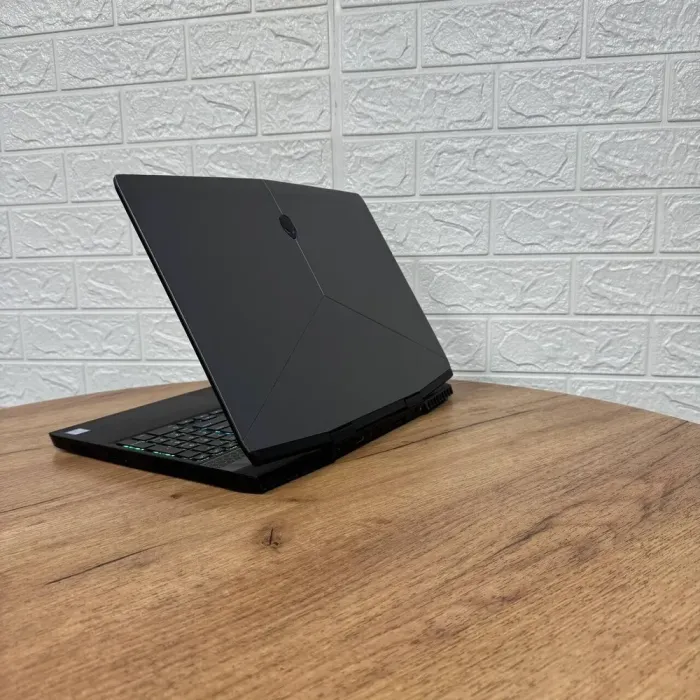 Ігровий ноутбук Dell Alienware m15 / 15.6" (1920x1080) IPS / Intel Core i7-8750H (6 (12) ядер по 2.2 - 4.1 GHz) / 16 GB DDR4 / 256 GB SSD M.2 + 1000 GB HDD / nVidia GeForce GTX 1660 Ti, 6 GB GDDR6, 192-bit / WebCam б/в - зображення 6